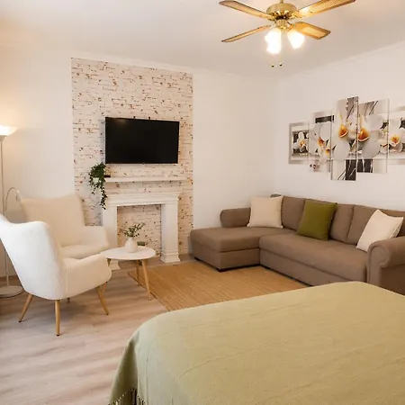 Evergreen Kardos Apartment